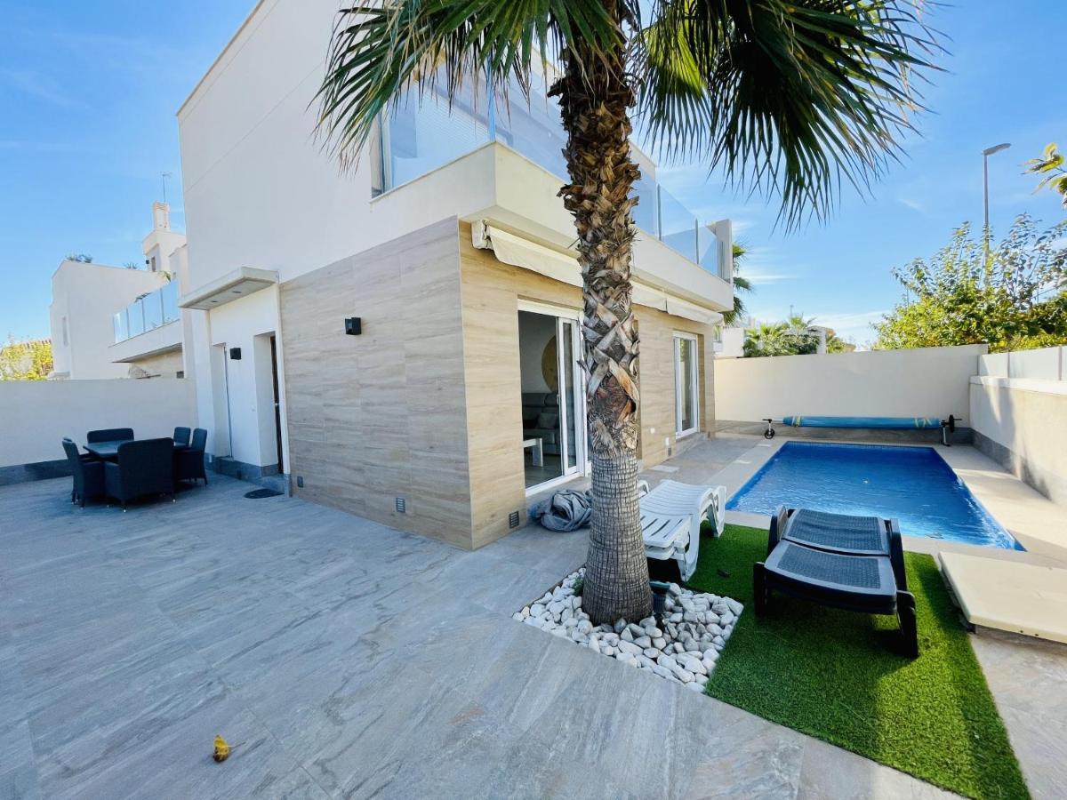 3094 - Sasha Villa *